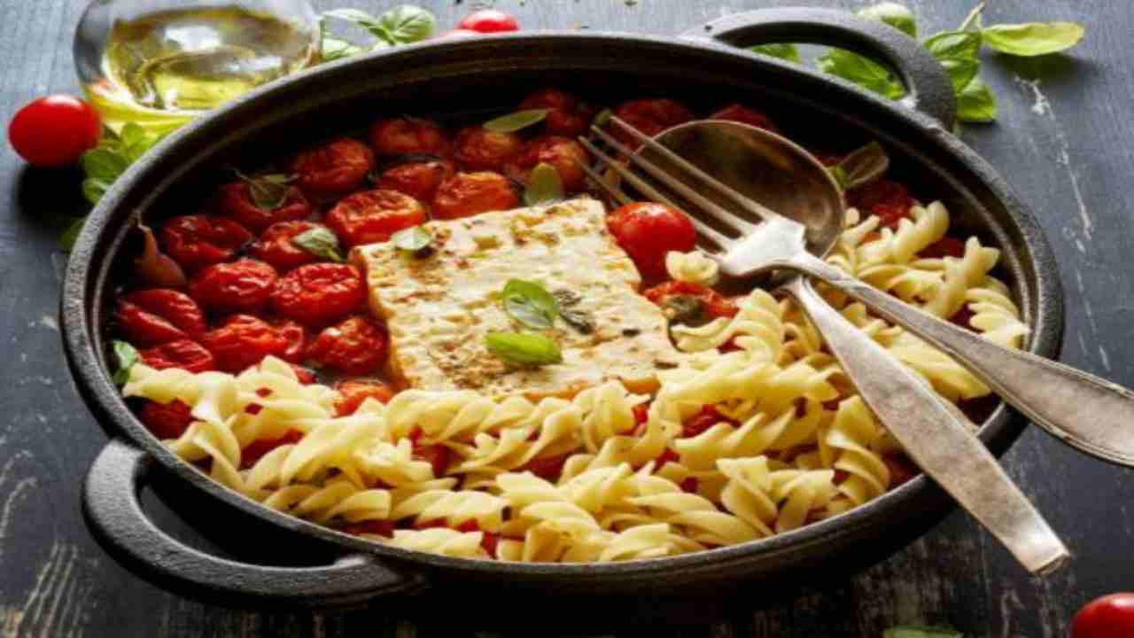 Pâtes avec feta et tomates cerises