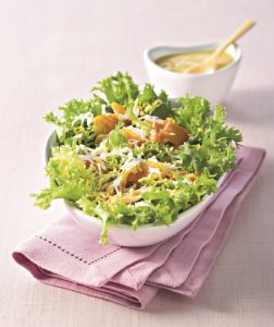 Recette de salade de chicorée, bacon et croûtons : saveurs croquantes