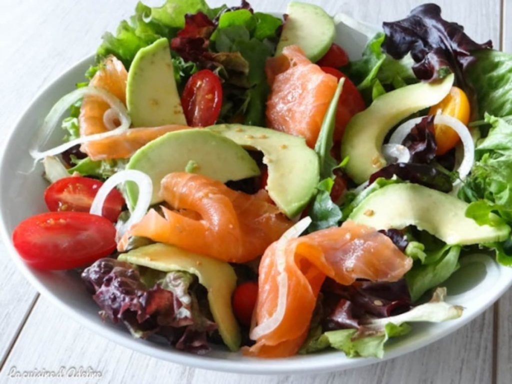 Recette de salade au saumon et avocats : fraîcheur et saveurs garanties