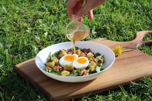 Recette facile : salade de pissenlits aux lardons pour une entrée printanière