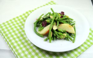 Recette de Cyril Lignac : salade de haricots verts, burrata et pêches