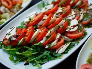 Recette facile de salade de tomates au basilic : fraîcheur et saveurs d'été