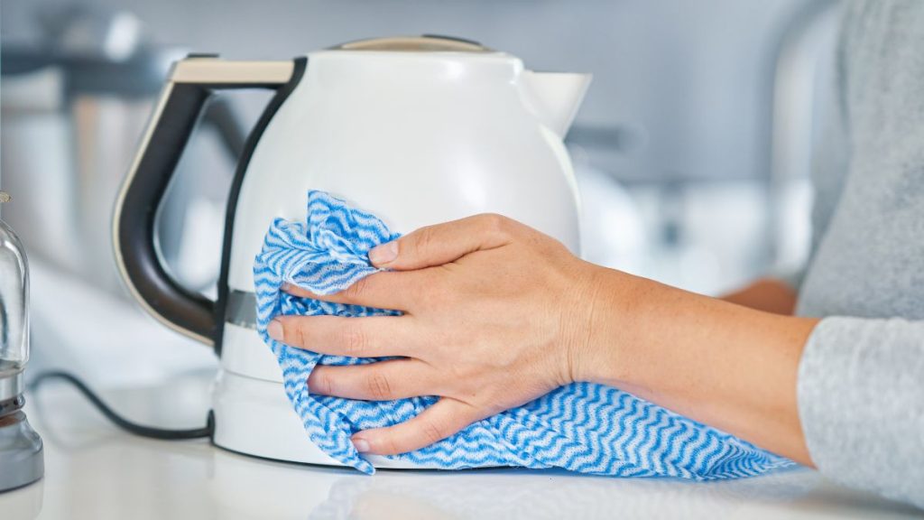 L’astuce rapide pour nettoyer une bouilloire pleine de calcaire
