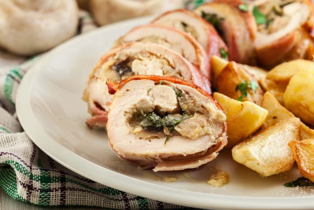 Suprême de volaille farcie et pommes de terre confites : recette gourmande à l'alsacienne