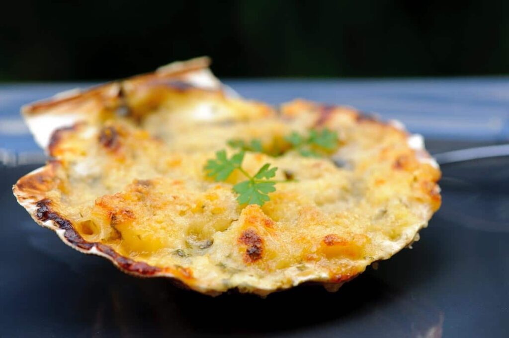 Recette de noix de Saint-Jacques à la bretonne : saveurs marines et tradition