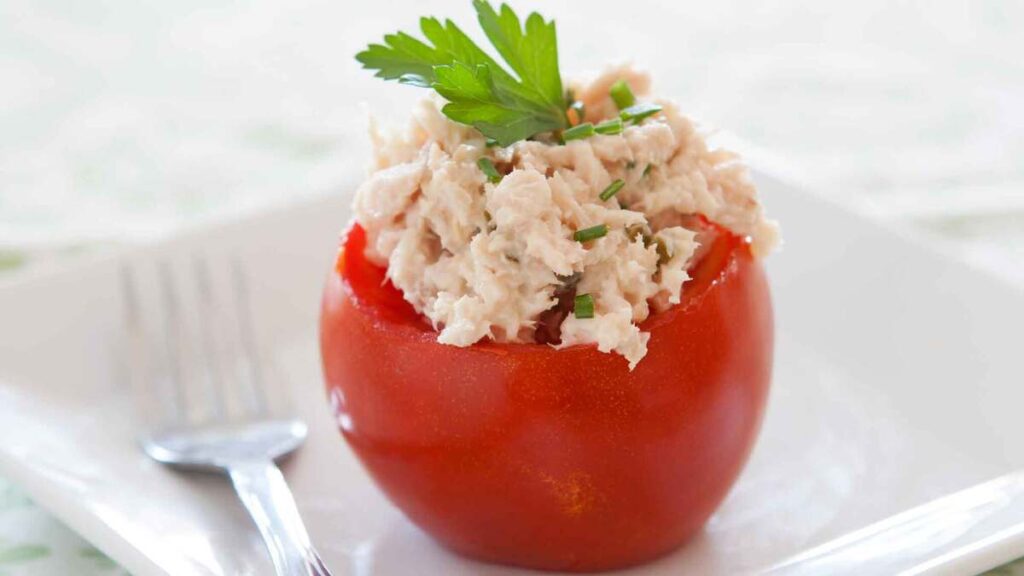 Tomates farcies au thon : une recette de dîner léger