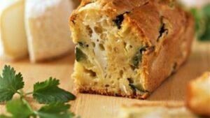 Cake salé courgette, chèvre et basilic : la recette moelleuse parfaite pour l'apéro