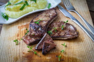 Recette facile de foie de veau poêlé : saveurs garanties !