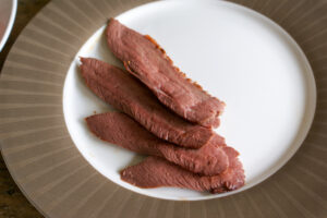 Aiguillettes de canard au barbecue : recette facile et gourmande