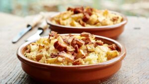 Pintade à la choucroute en cocotte : recette savoureuse