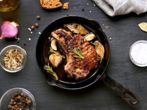 Côte de veau au four : recette gourmande et facile avec petits légumes