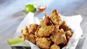 Acras de morue : recette gourmande avec sauce rougaille