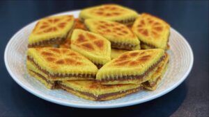 Bradjs : gâteau traditionnel de semoule aux dattes