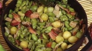Fèves aux lardons : recette facile et savoureuse