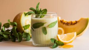 Smoothie melon et menthe, une boisson fruitée et désaltérante