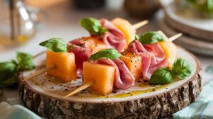 Brochettes de melon et jambon de pays, une alliance classique et efficace pour l’apéritif