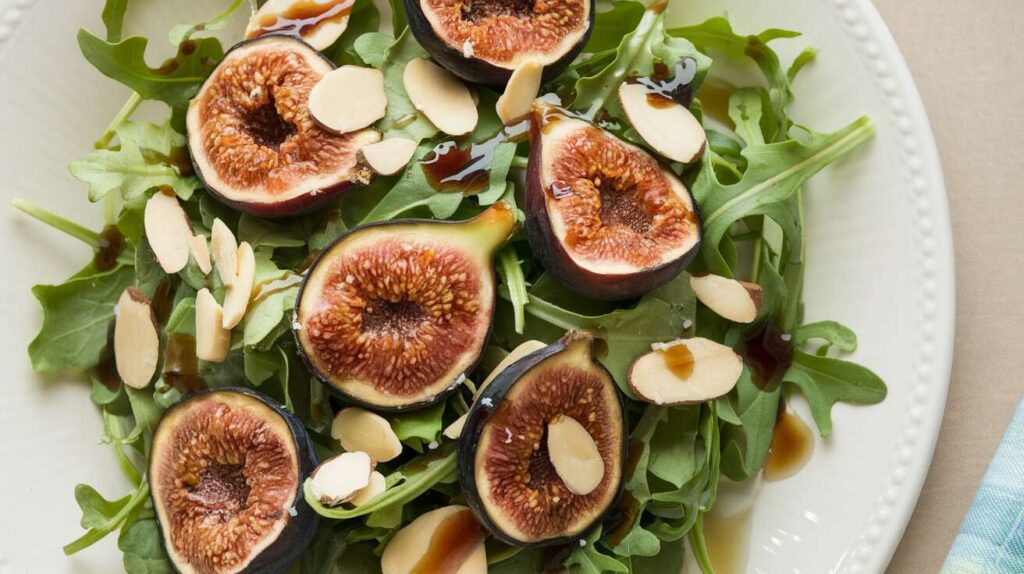 Salade de figue légère à la roquette et aux amandes
