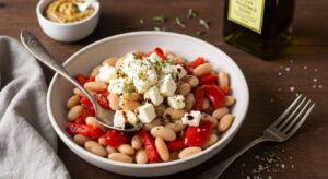 Recette de salade de haricots blancs, poivrons et fromage de brebis