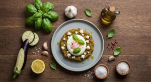 Œuf poché au caviar d'aubergine et fromage de brebis