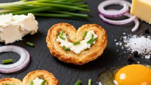 Petits palmiers au fromage frais, ciboulette et échalote : recette savoureuse