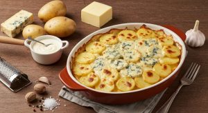 Gratin de pommes de terre au bleu : recette savoureuse