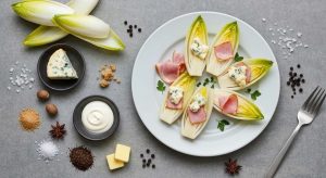 Recette d'endives braisées au jambon et crème de bleu
