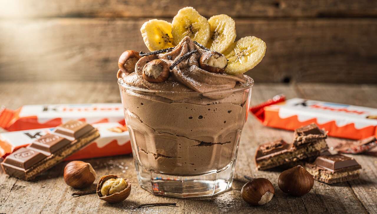 Crème légère au Kinder, banane et noisettes : recette gourmande