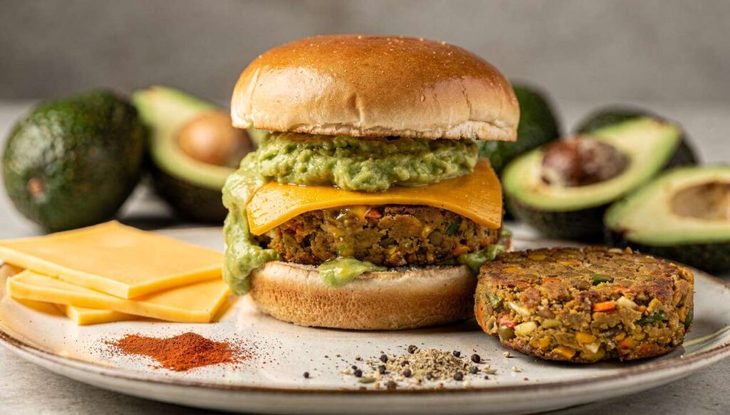 Burger à l'avocat et au fromage : recette gourmande et originale