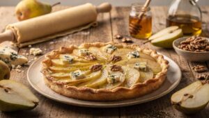 Tarte fine poires et fromage bleu : recette savoureuse