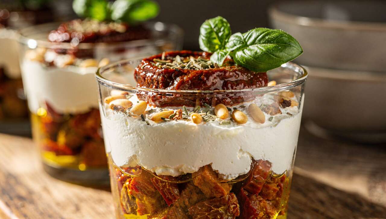 Verrines provençales au fromage de chèvre frais : recette savoureuse