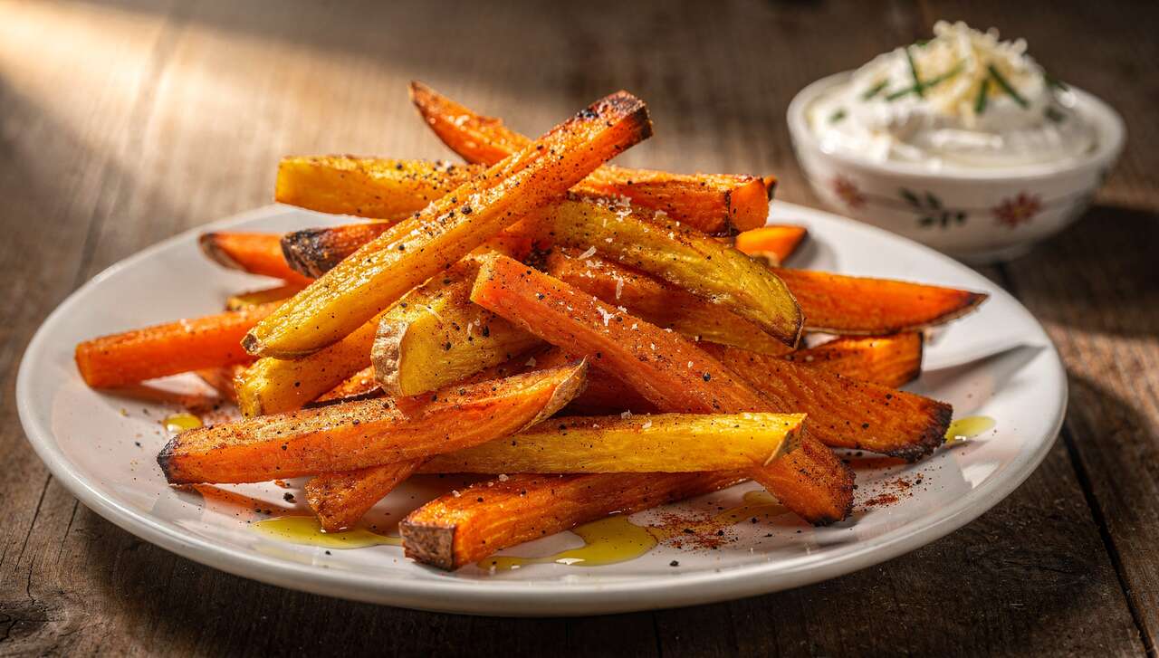 Frites de légumes au four et fromage crémeux : recette gourmande