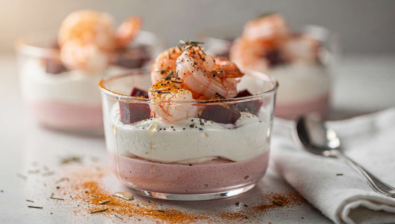 Verrines crevettes et mousse de betterave légère : recette fraîche et gourmande