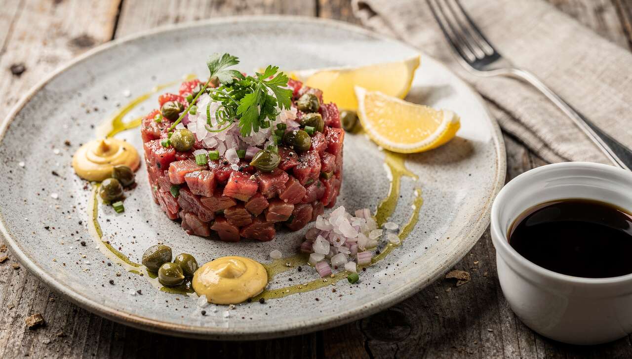 Steak tartare de boeuf léger : recette conviviale entre amis