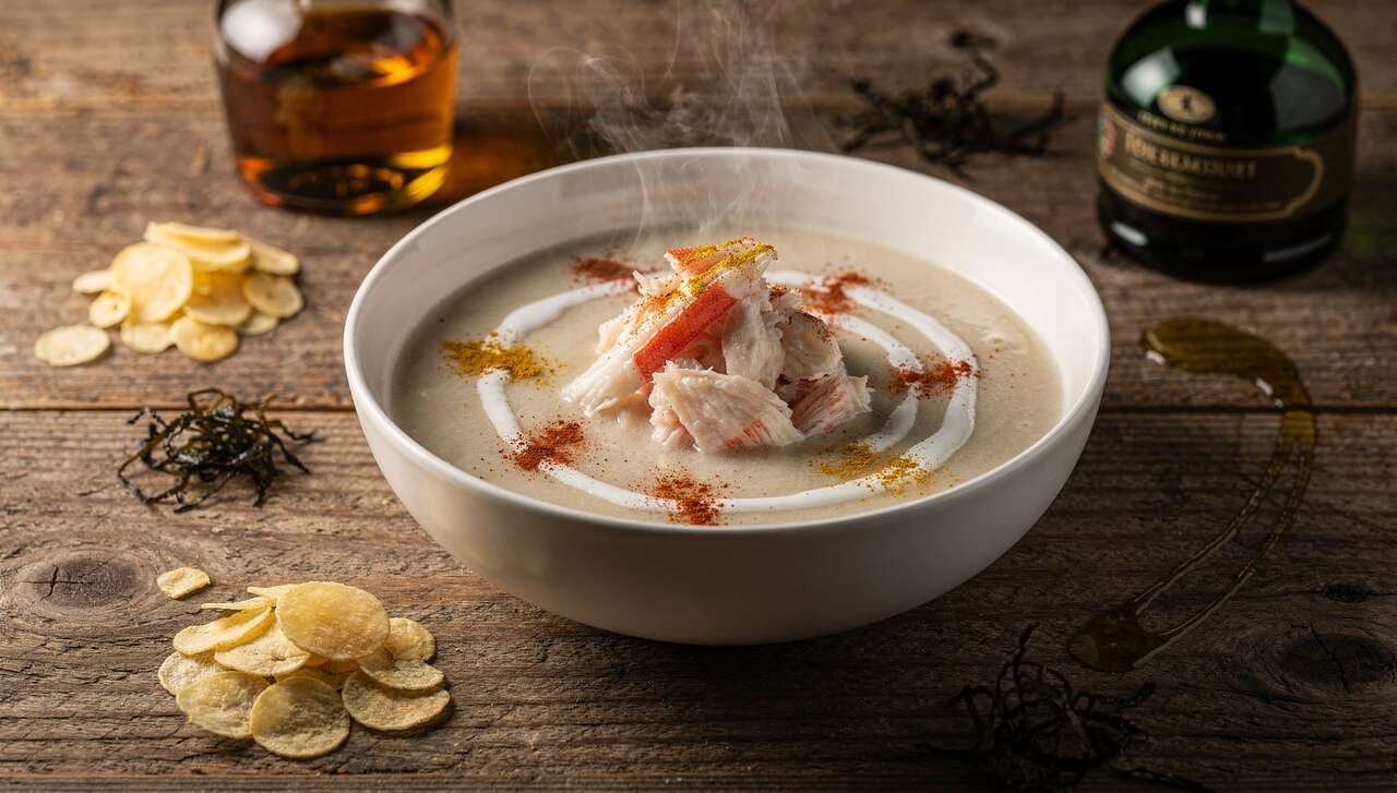 Soupe légère de pommes de terre et crabe : recette gourmande