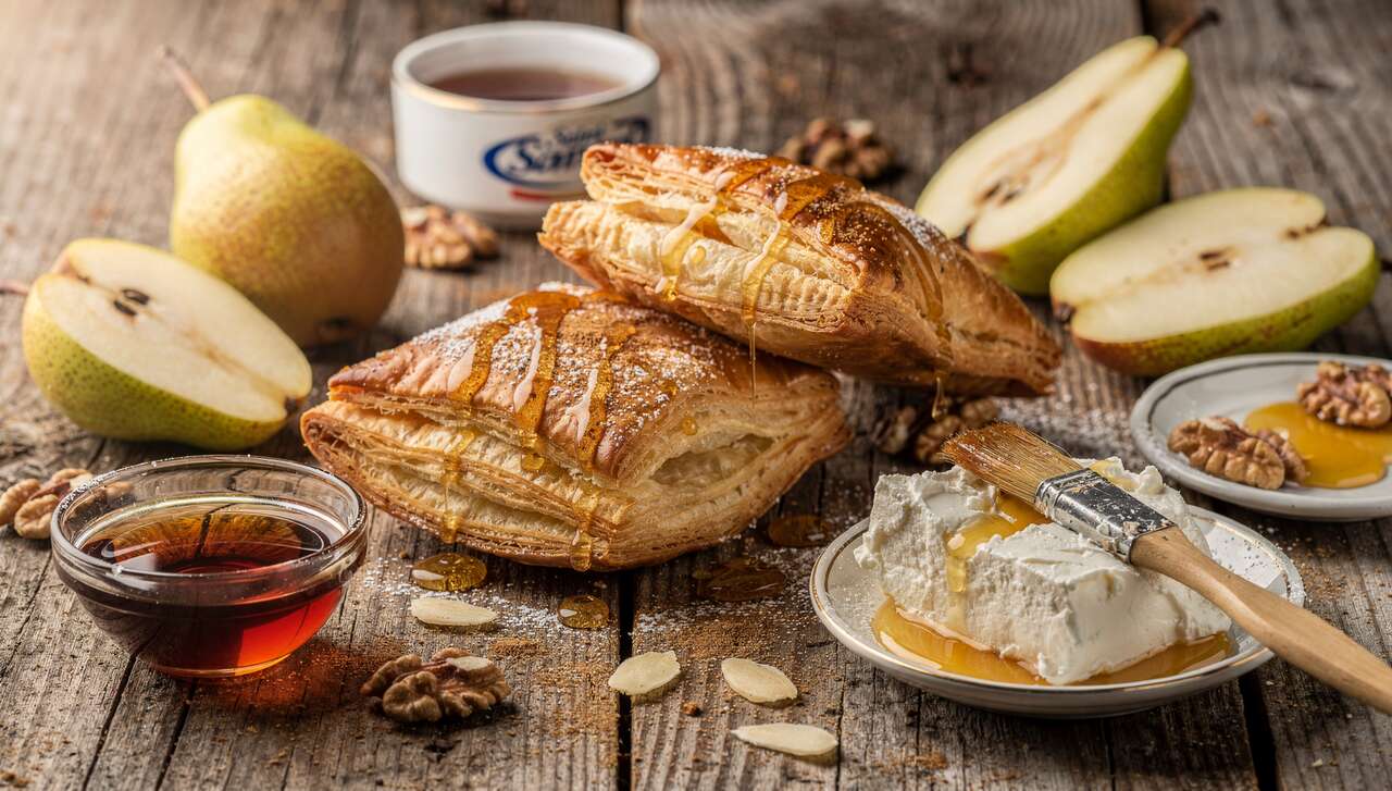 Recette de chaussons feuilletés poire, fromage frais, noix et amandes