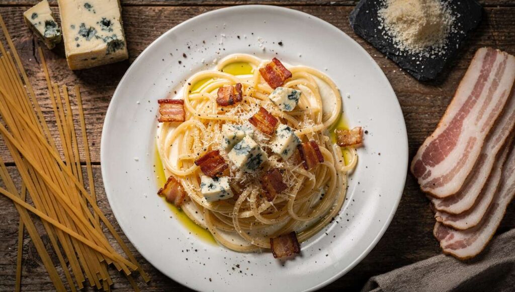 Spaghetti crémeux aux lardons et fromage bleu : recette gourmande