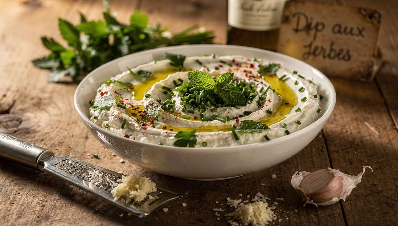 Dip aux herbes et au fromage de chèvre frais : recette savoureuse