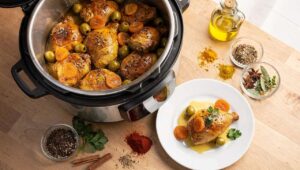 Poulet aux abricots et olives en multicuiseur : recette légère et savoureuse