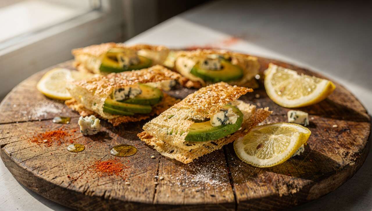 Amuse-bouche croustillant à l'avocat et au bleu : recette savoureuse