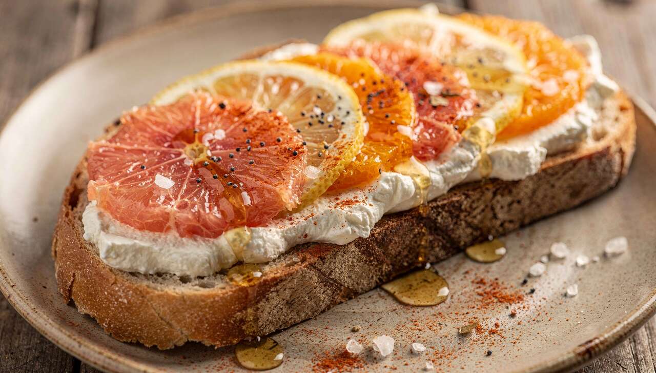 Recette : tartine aux agrumes et fromage frais