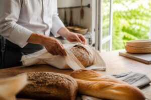 Les boulangers s'accordent à dire qu'à l'arrivée des fortes chaleurs, le pain doit être conservé différemment du reste de l'année