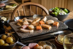 Pierrade de poissons : la recette conviviale et savoureuse