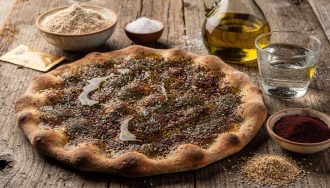 Pizza libanaise légère au zahtar : recette savoureuse et facile