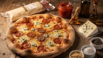 Pizza au Bleu et Chorizo : recette Savoureuse