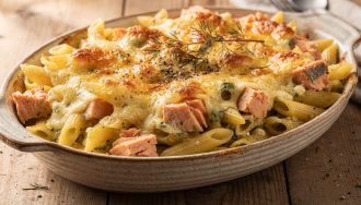 Gratin de pâtes au saumon et fromage : la recette savoureuse