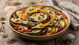 Tian de légumes au fromage bleu : recette savoureuse et facile