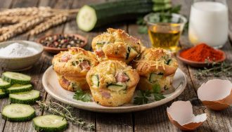 Muffins aux courgettes, jambon et fromage frais : recette savoureuse