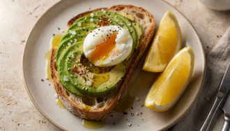 Tartine Avocat et Œuf Mollet : recette Gourmande et Facile