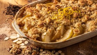 Crumble léger pomme poire à la cannelle : recette facile et savoureuse