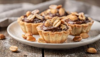 Découvrez la Recette de Tartelettes Légères au Nutella et Cacahuètes